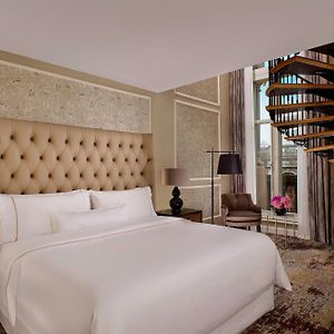 Suite met een Slaapkamer en een King Size Bed